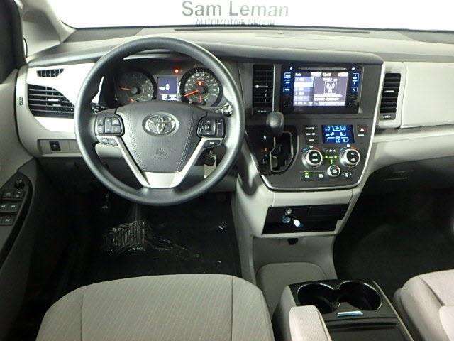 Toyota Sienna 2017 photo 14